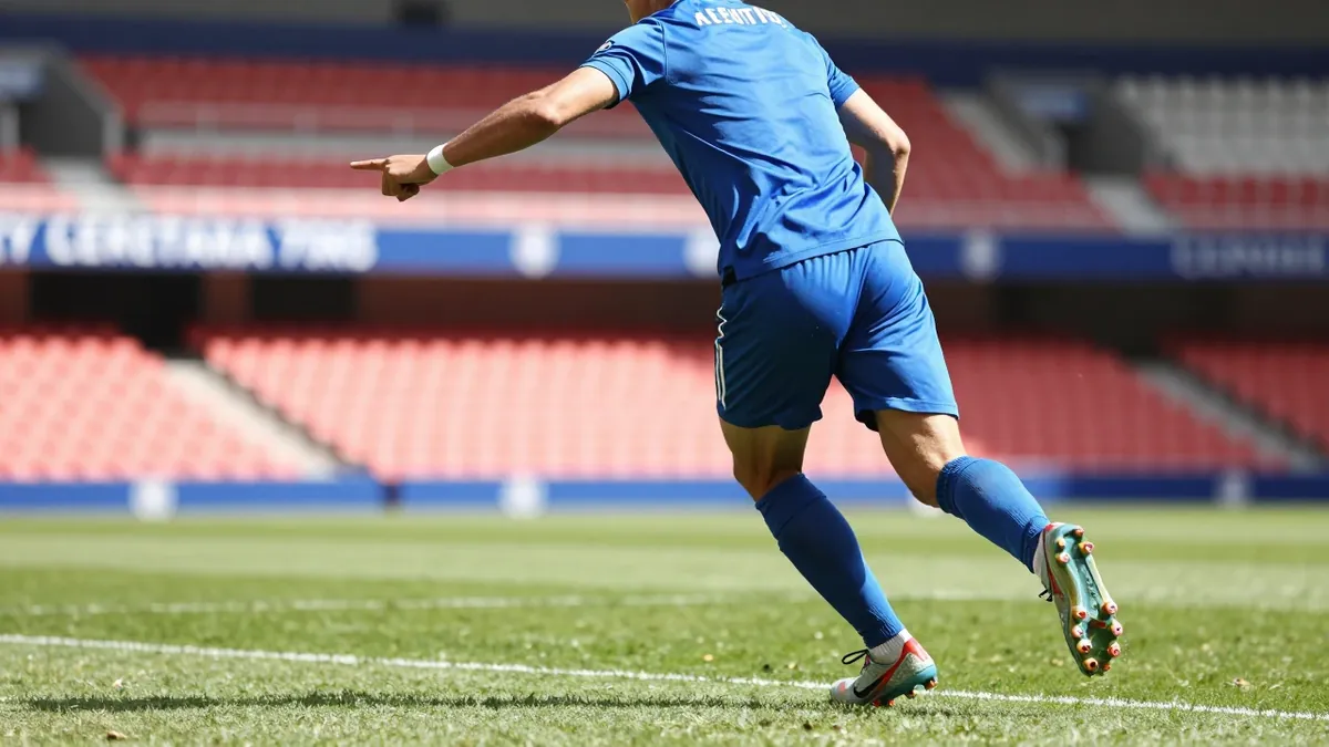 El club azulón ha superado los problemas de fair play financiero para inscribir al lateral derecho, que llega libre hasta...